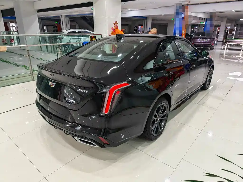 Cadillac CT4 — фото 6
