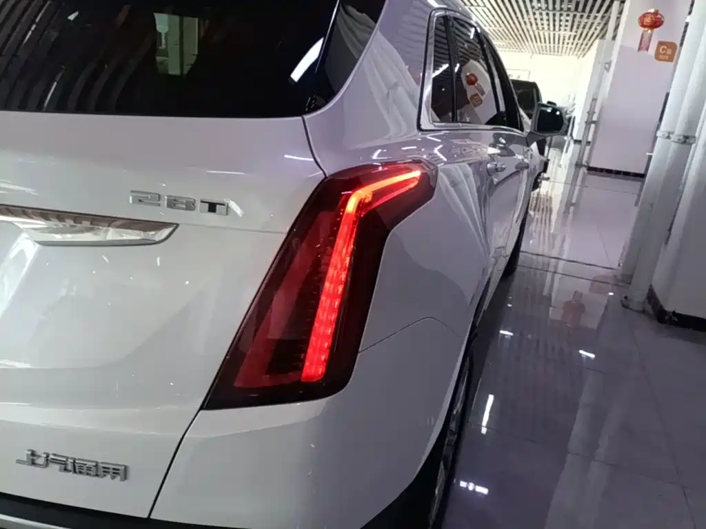 Cadillac XT5 — фото 8
