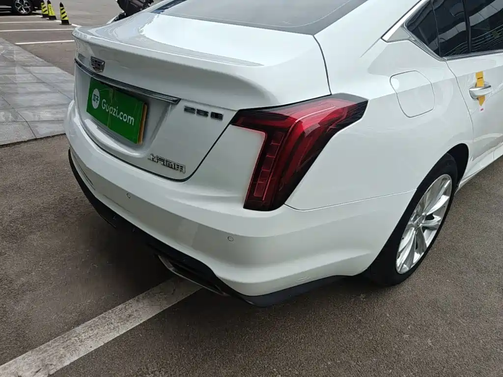 Cadillac CT5 — фото 8