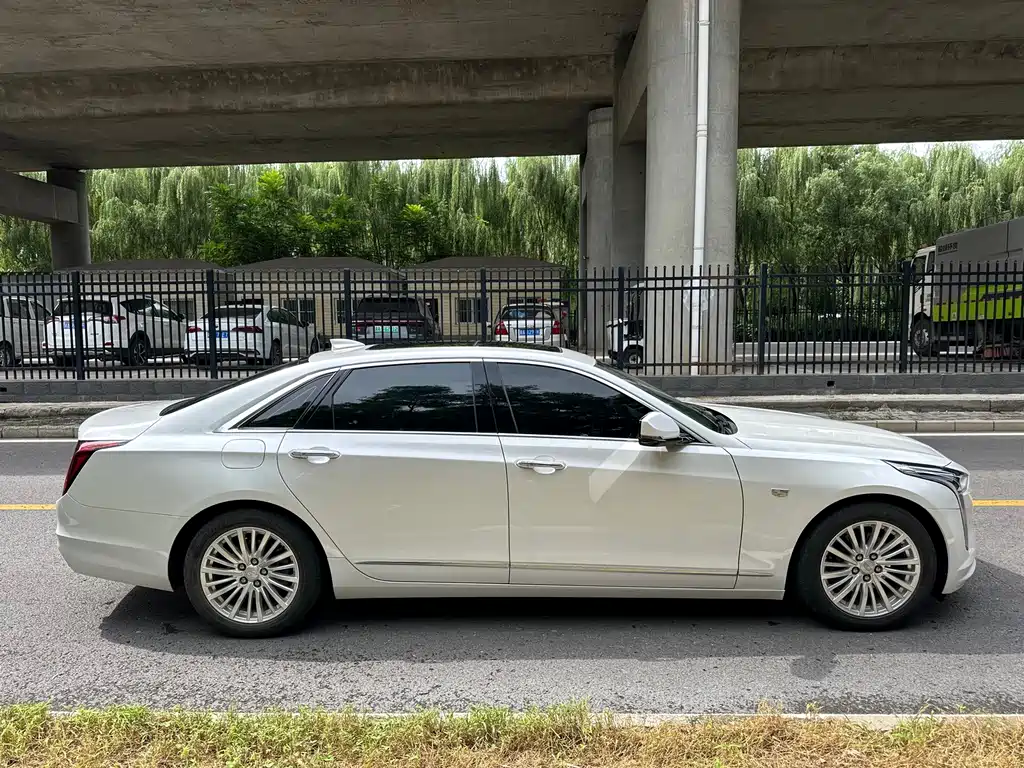 Cadillac CT6 — фото 4
