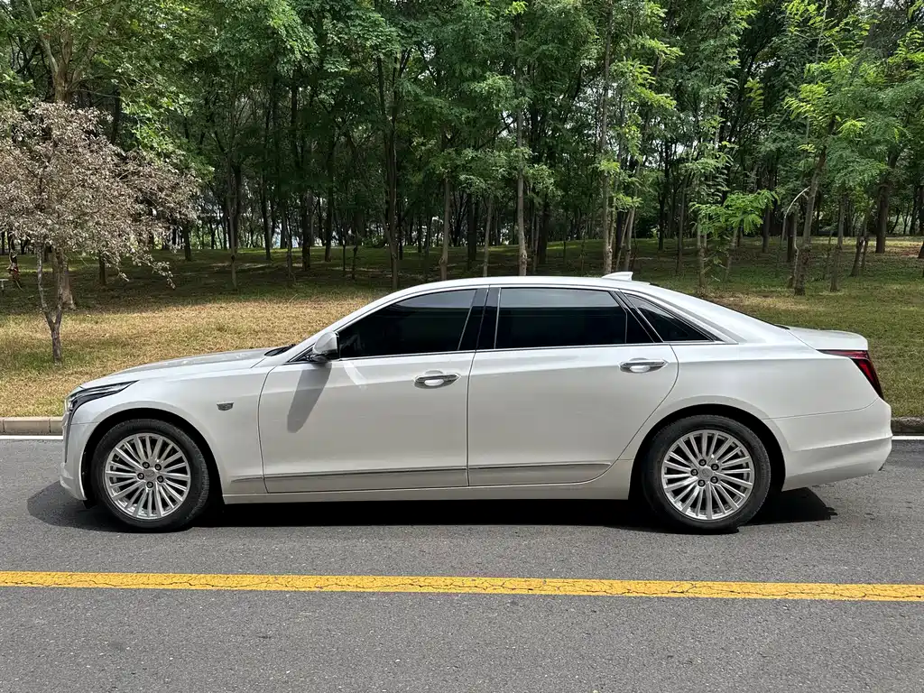 Cadillac CT6 — фото 8