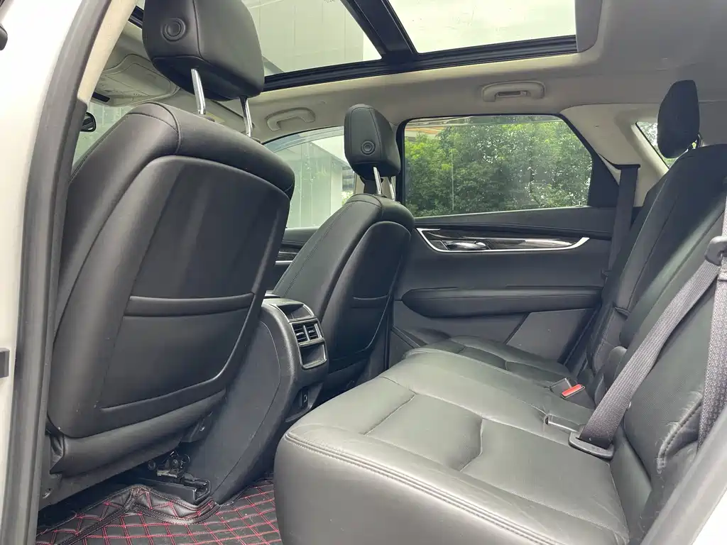 Cadillac XT5 — фото 7