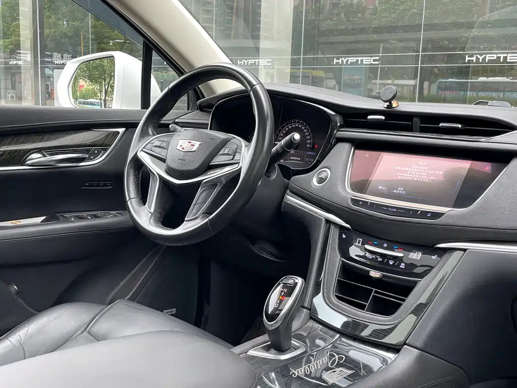 Cadillac XT5 — фото 8