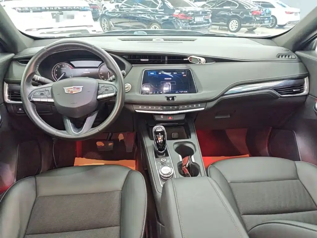 Cadillac XT4 — фото 10