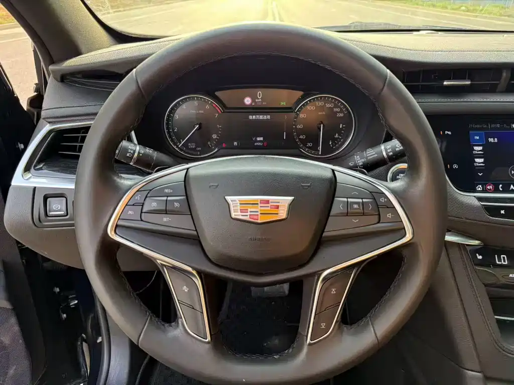Cadillac XT5 — фото 5