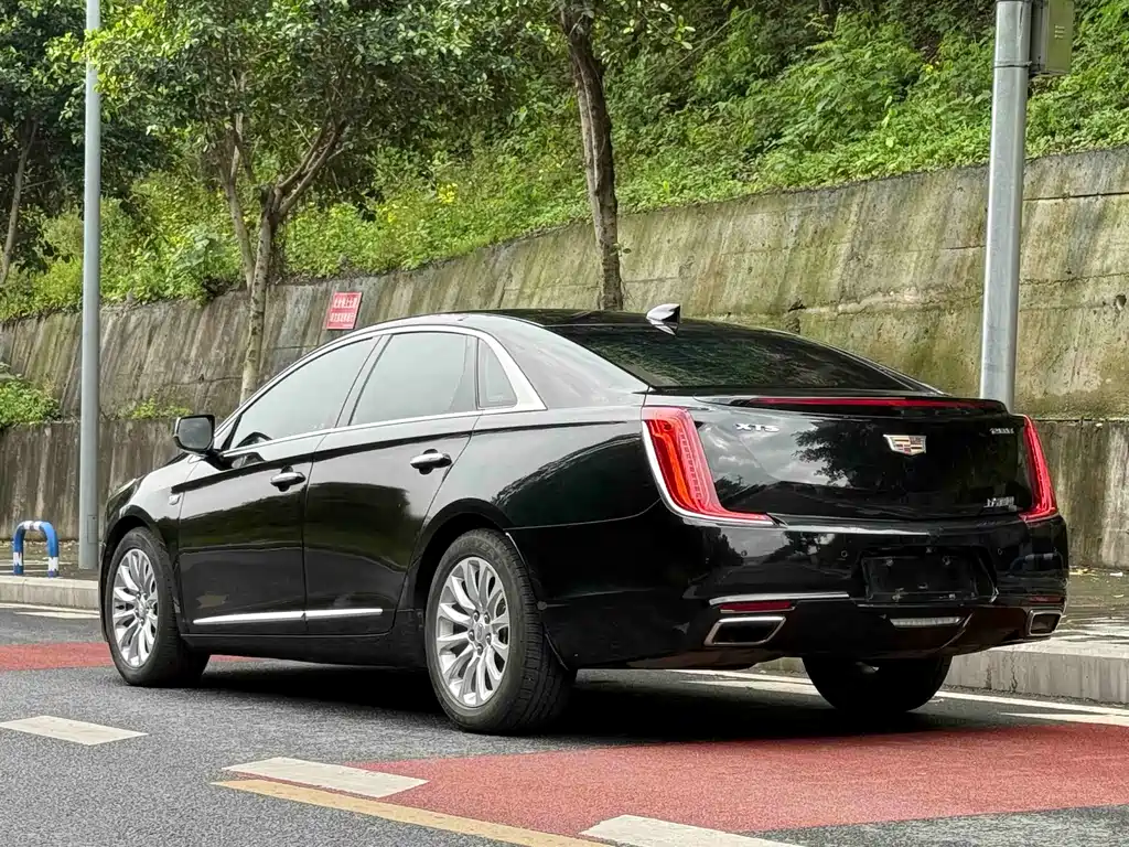 Cadillac XTS — фото 8