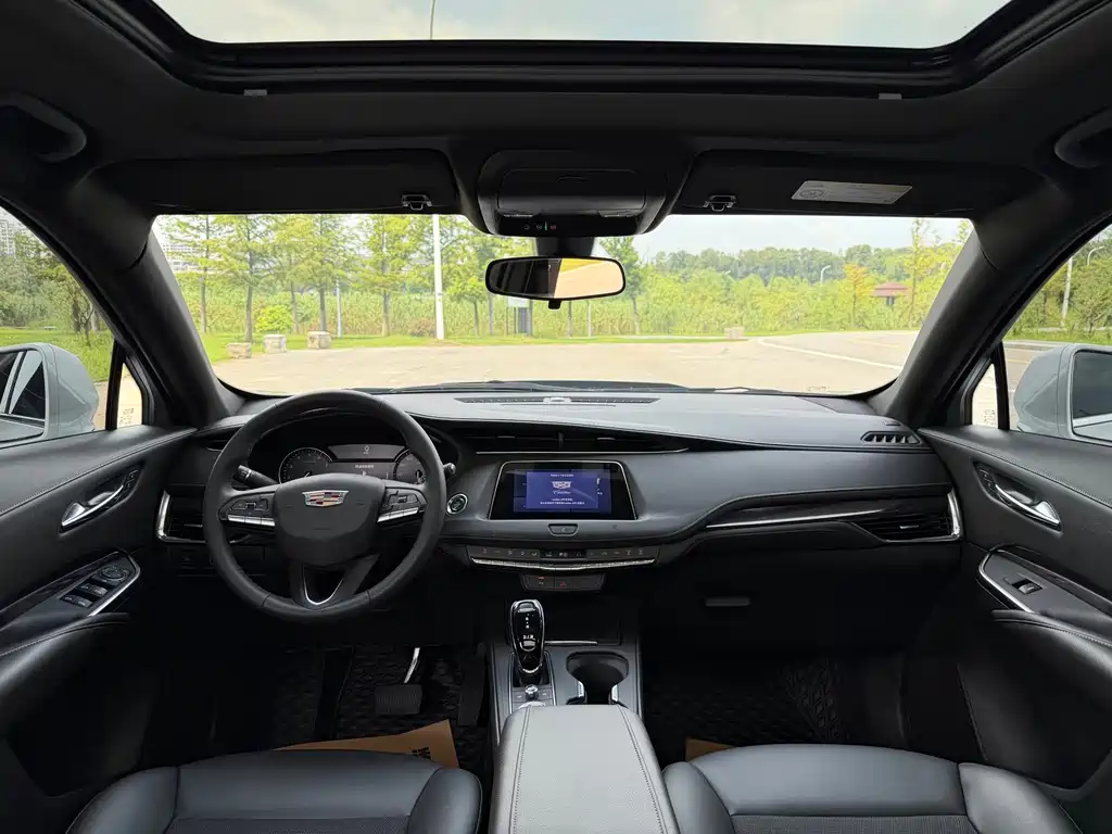 Cadillac XT4 — фото 7