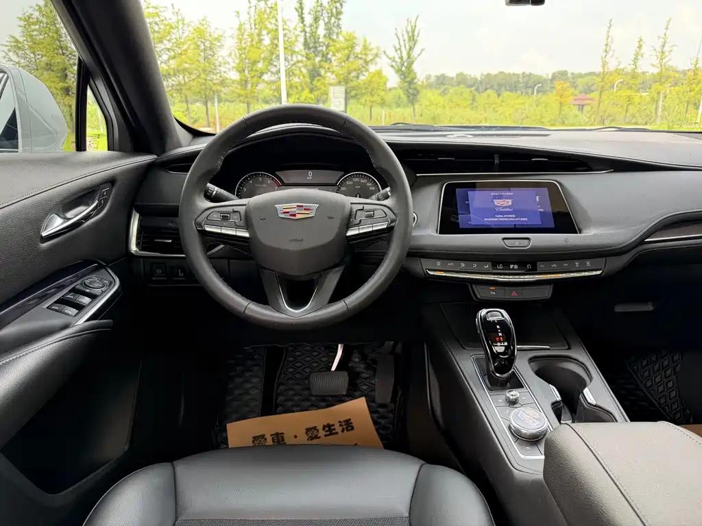 Cadillac XT4 — фото 8