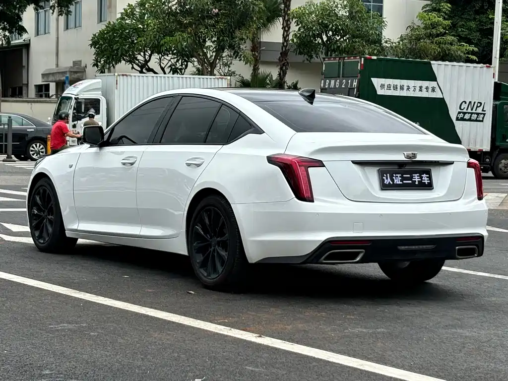 Cadillac CT5 — фото 7