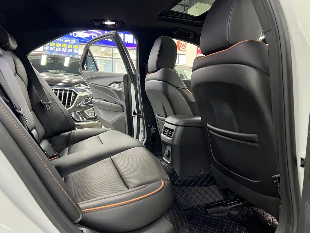 Cadillac CT4 — фото 8