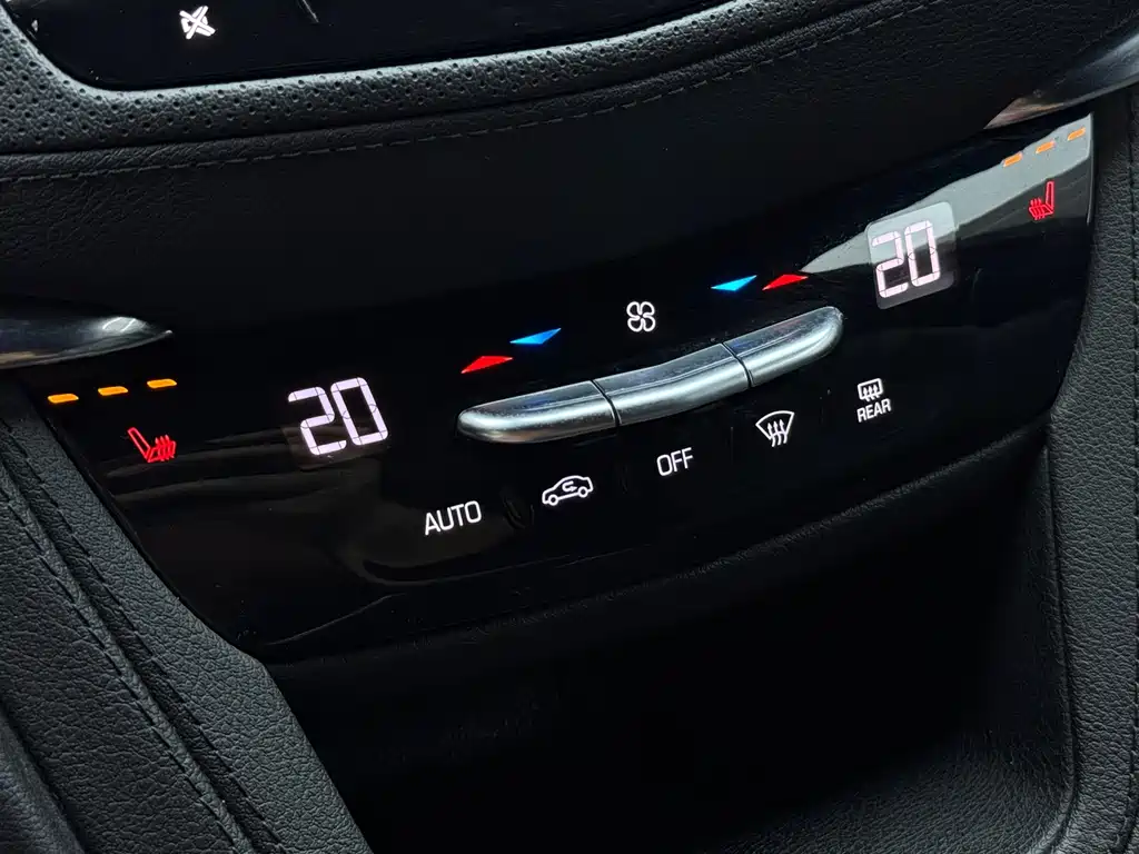 Cadillac XT5 — фото 10