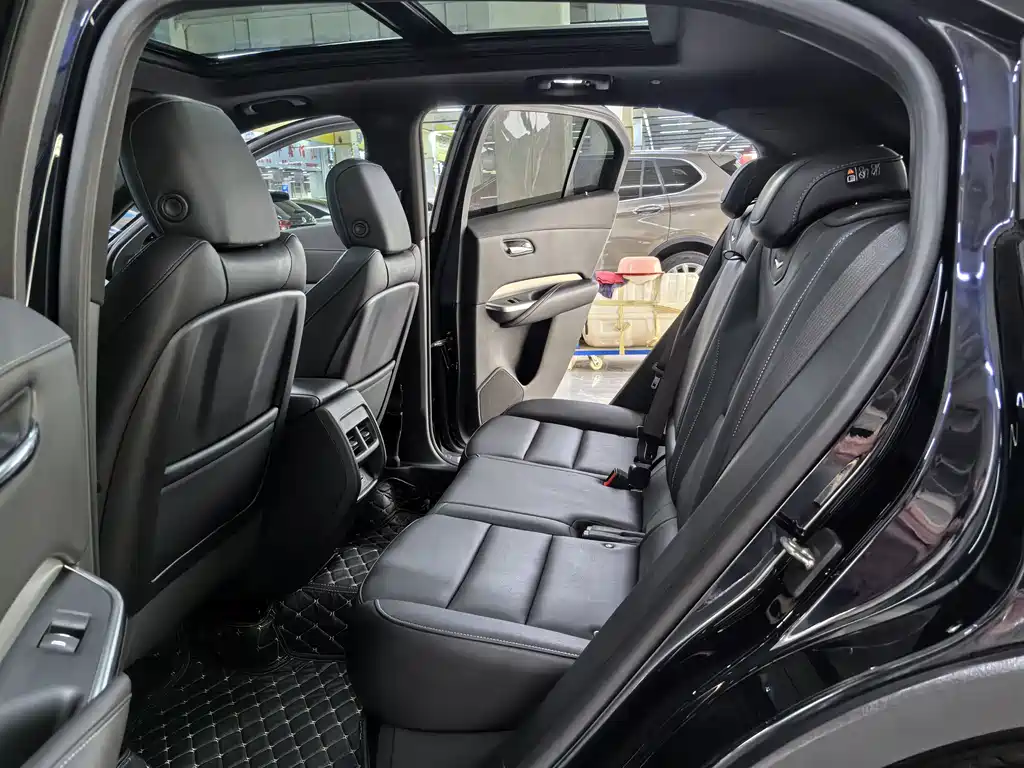 Cadillac XT4 — фото 9