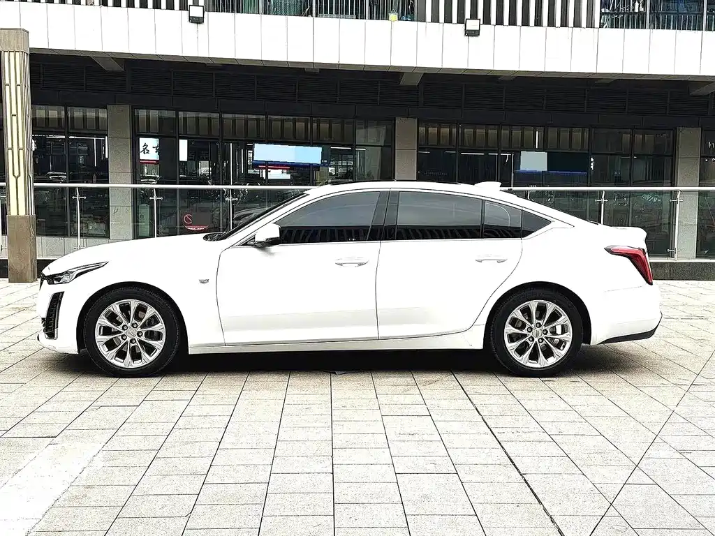 Cadillac CT5 — фото 3