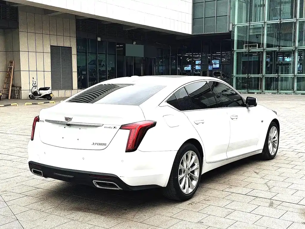 Cadillac CT5 — фото 4
