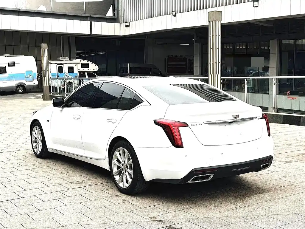 Cadillac CT5 — фото 5