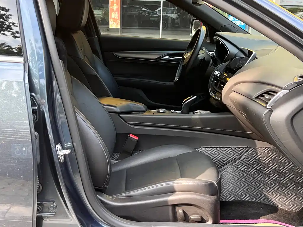 Cadillac CT5 — фото 11