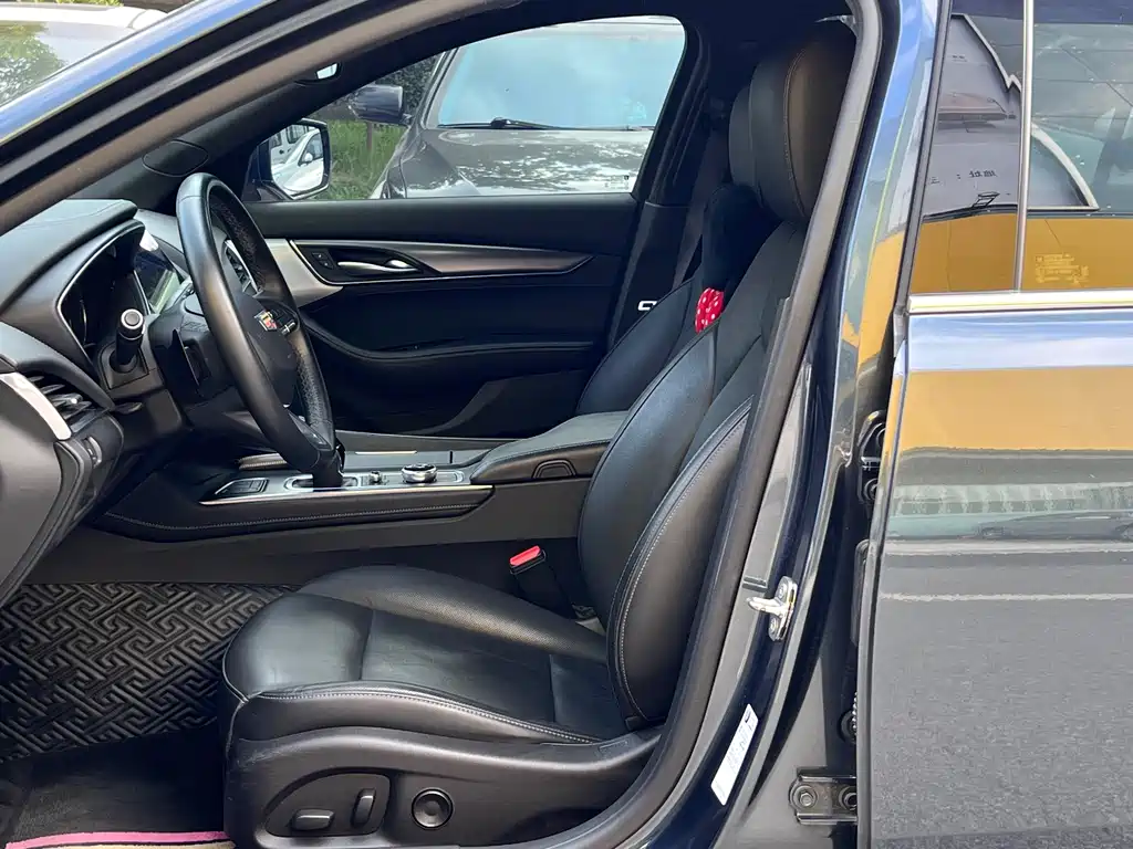 Cadillac CT5 — фото 7