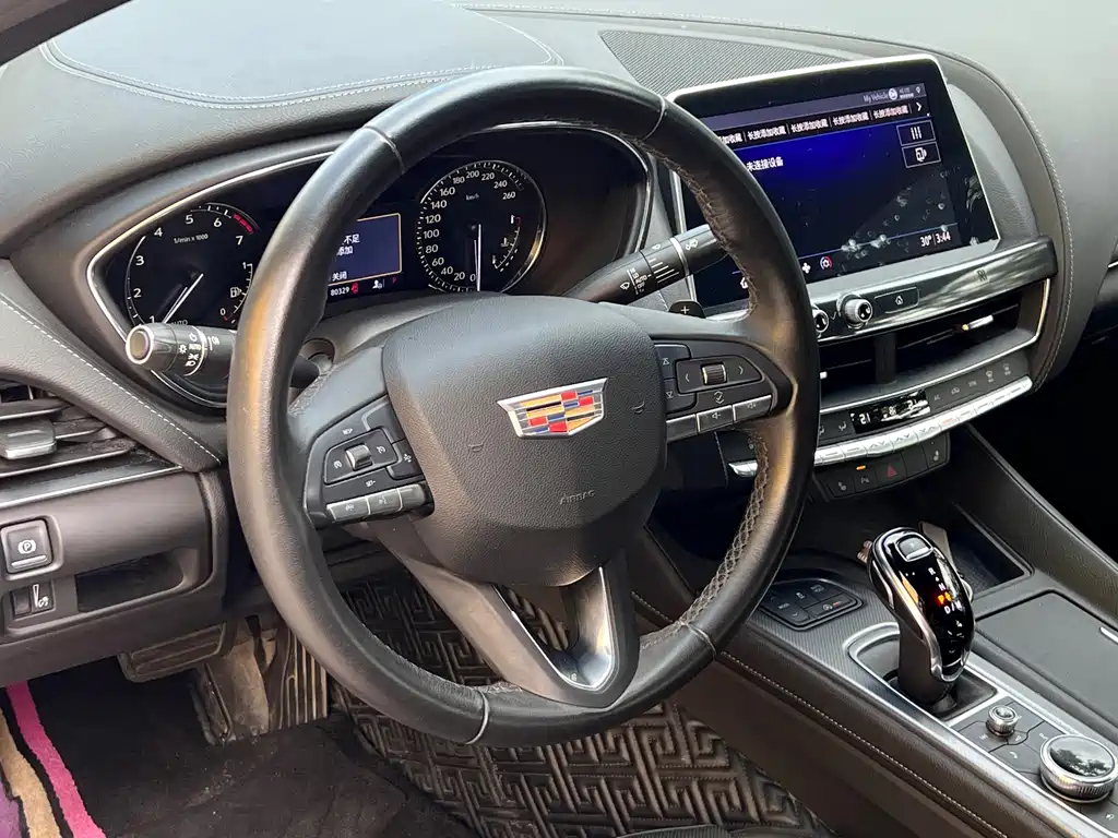 Cadillac CT5 — фото 8