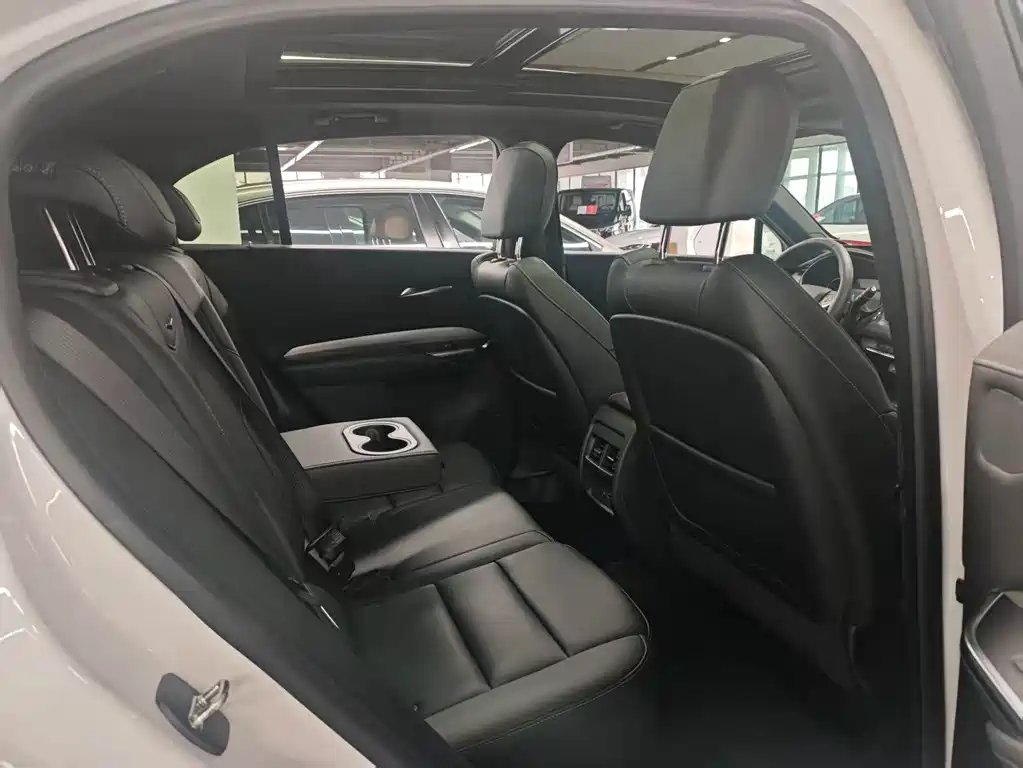 Cadillac XT4 — фото 8