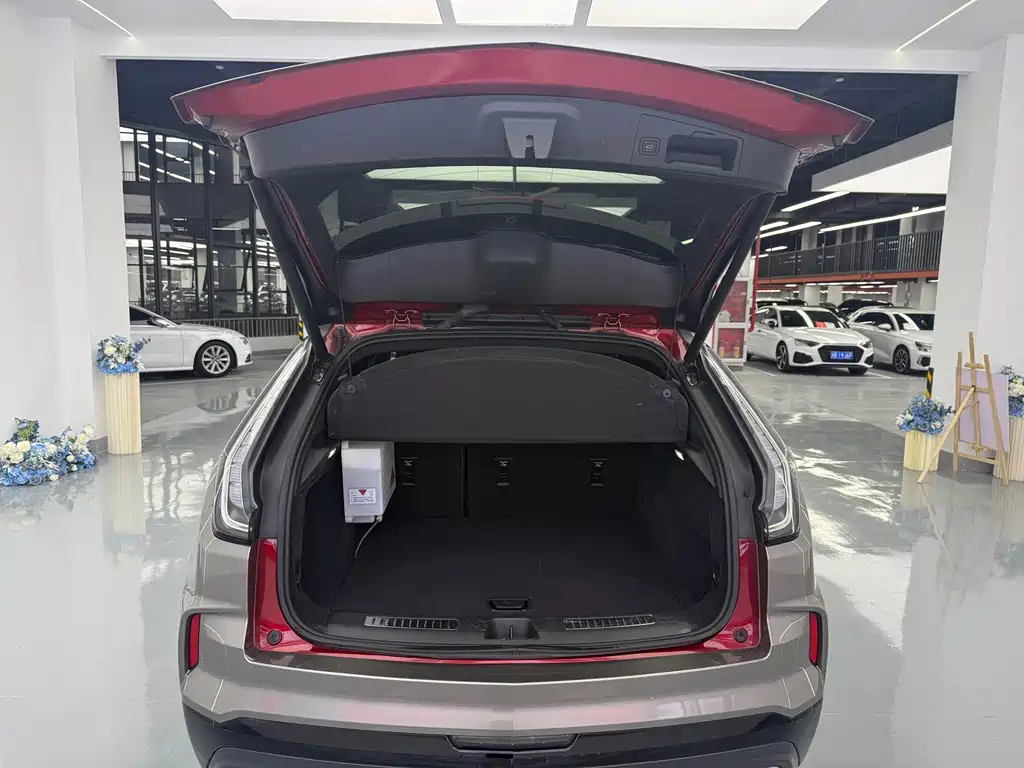 Cadillac XT4 — фото 11