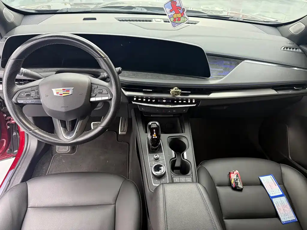 Cadillac XT4 — фото 10