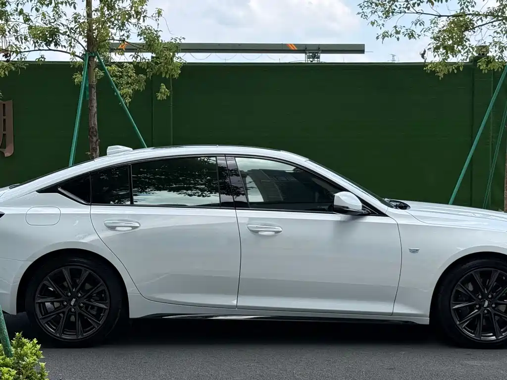Cadillac CT5 — фото 4