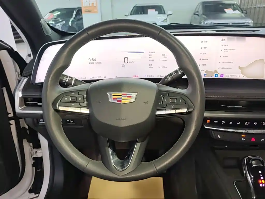 Cadillac XT4 — фото 11