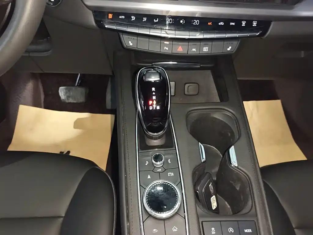 Cadillac XT4 — фото 14
