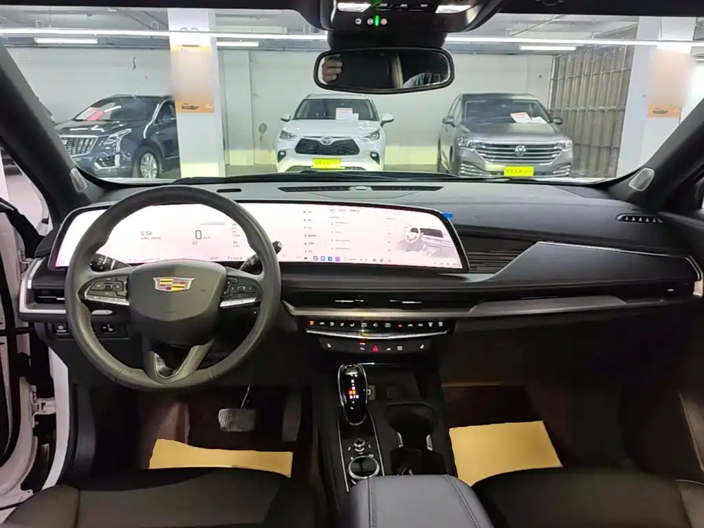 Cadillac XT4 — фото 10