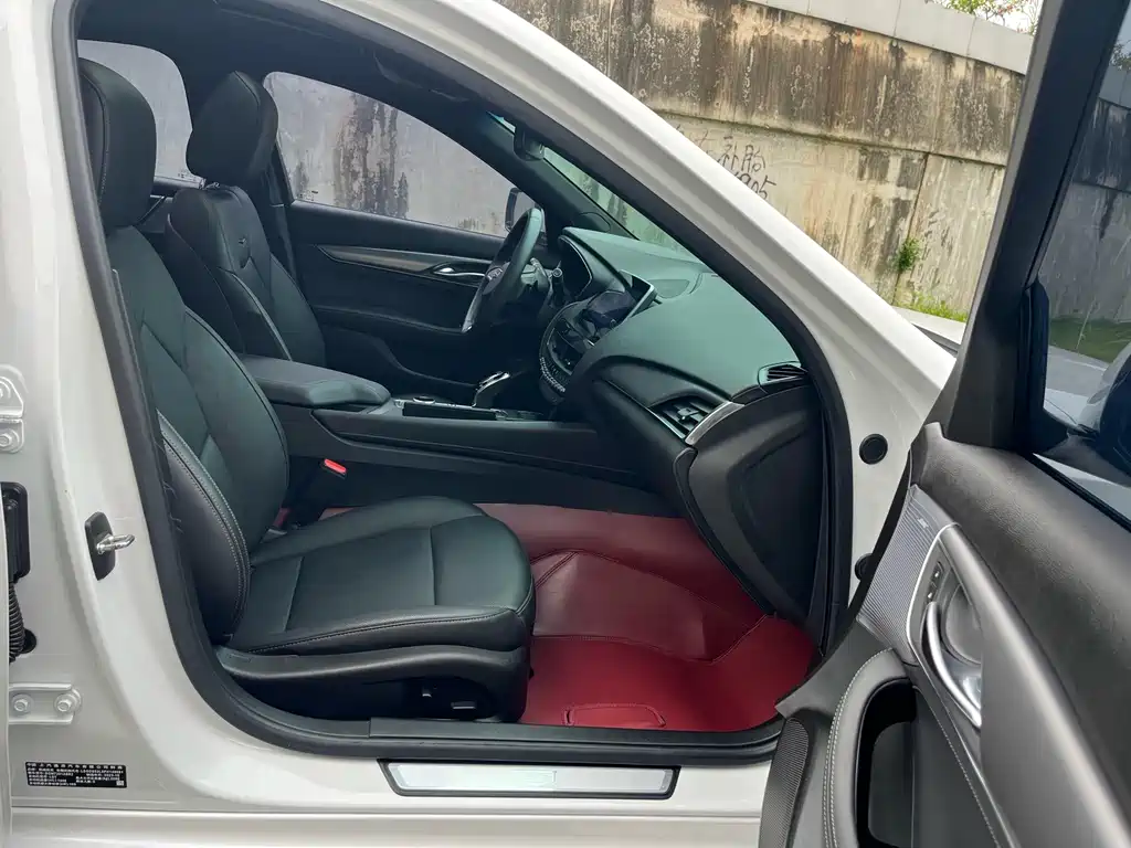 Cadillac CT5 — фото 11