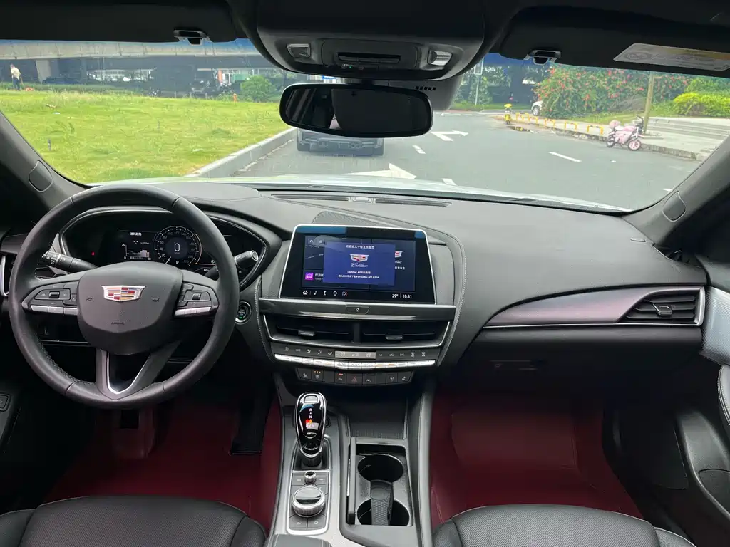 Cadillac CT5 — фото 13