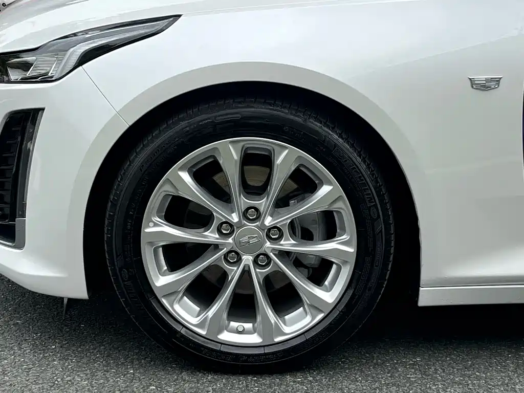 Cadillac CT5 — фото 17