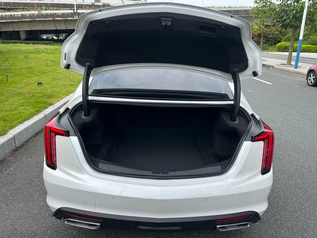Cadillac CT5 — фото 21