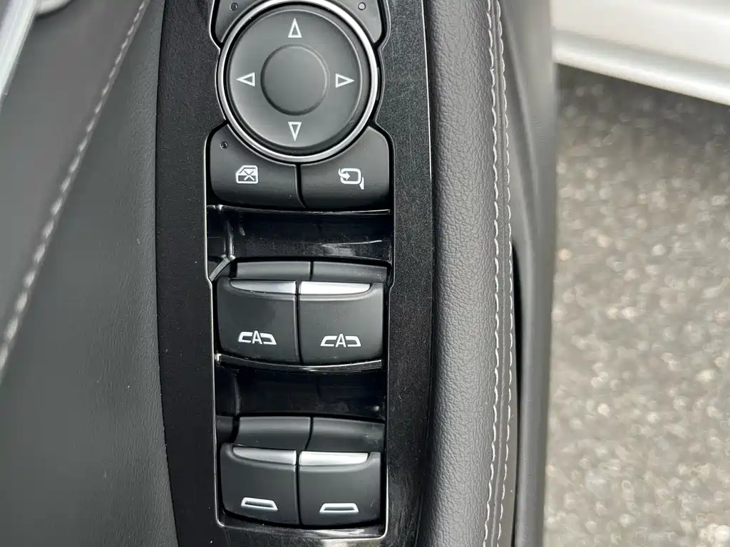 Cadillac CT5 — фото 26