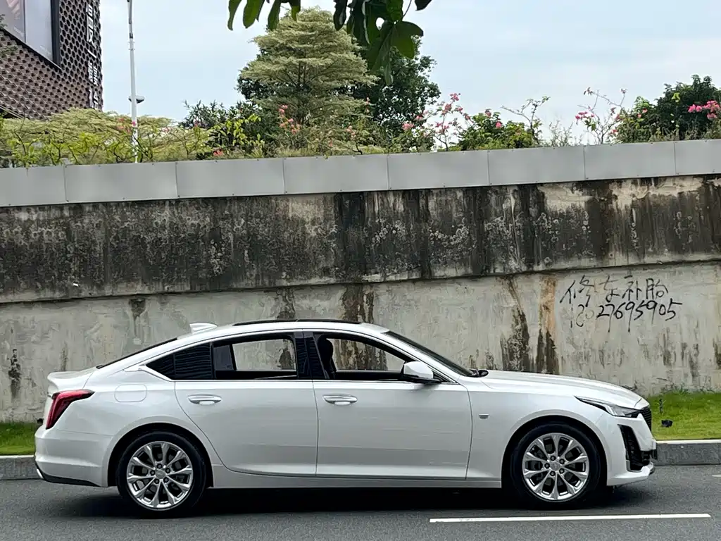 Cadillac CT5 — фото 7
