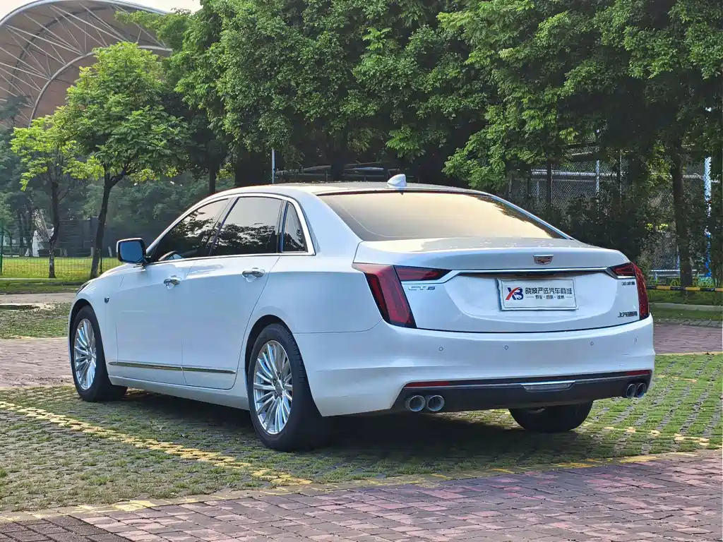 Cadillac CT6 — фото 13