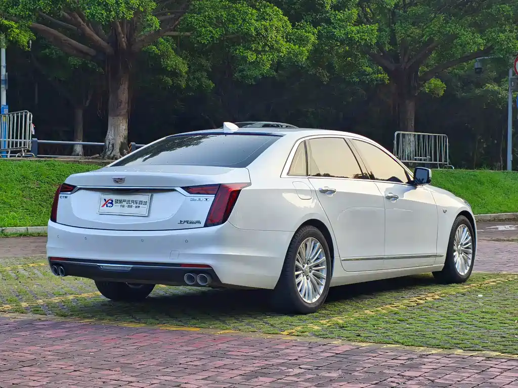 Cadillac CT6 — фото 15