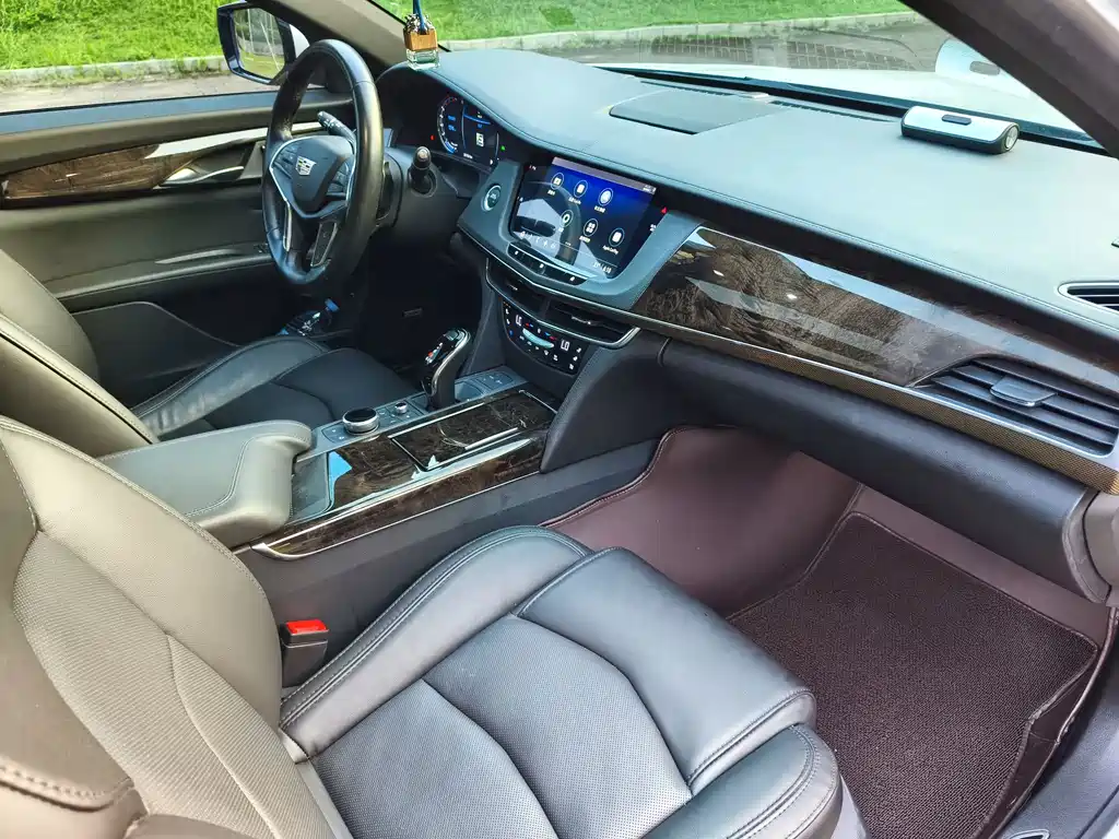 Cadillac CT6 — фото 8