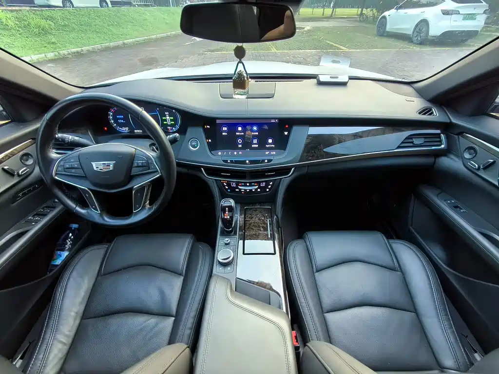 Cadillac CT6 — фото 10