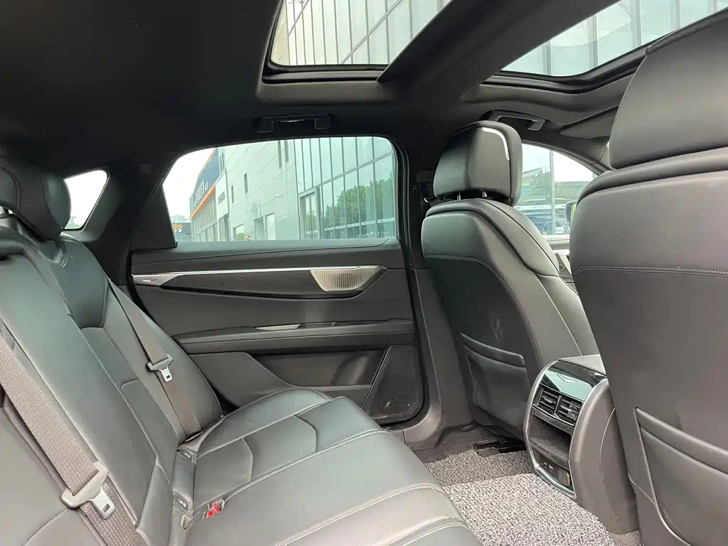 Cadillac CT6 — фото 10