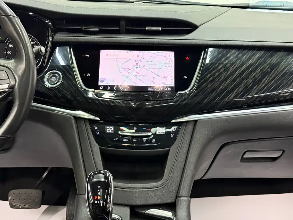 Cadillac XT6 — фото 10