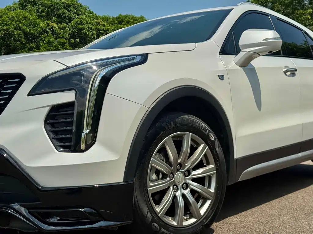 Cadillac XT4 — фото 11