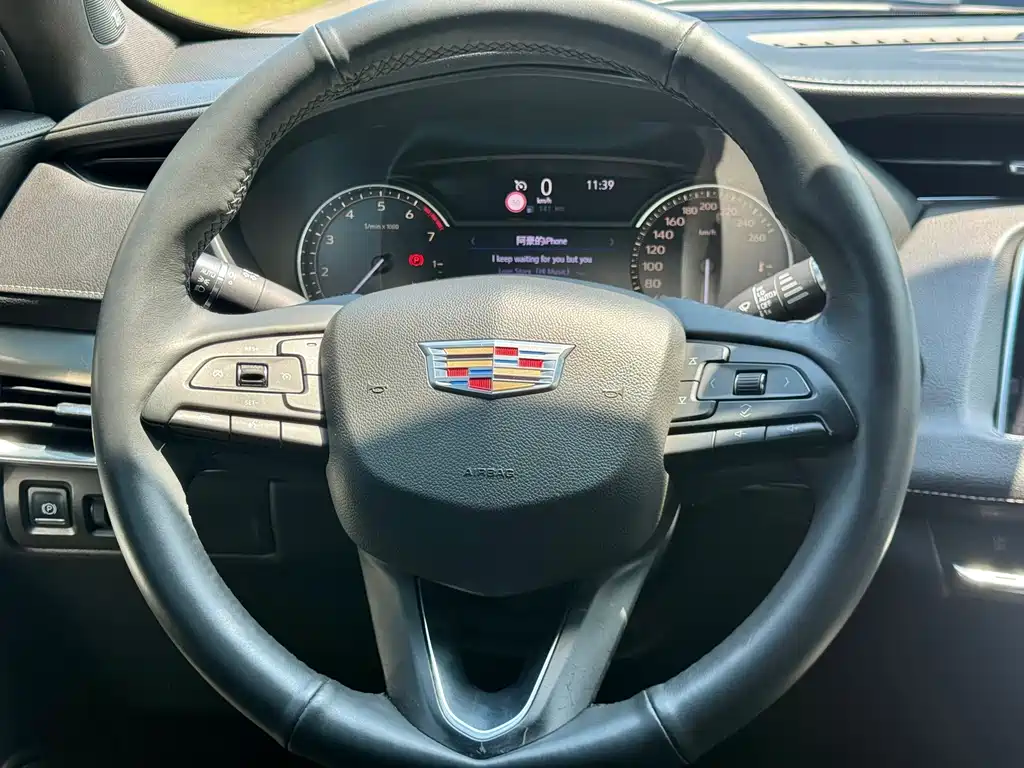 Cadillac XT4 — фото 14