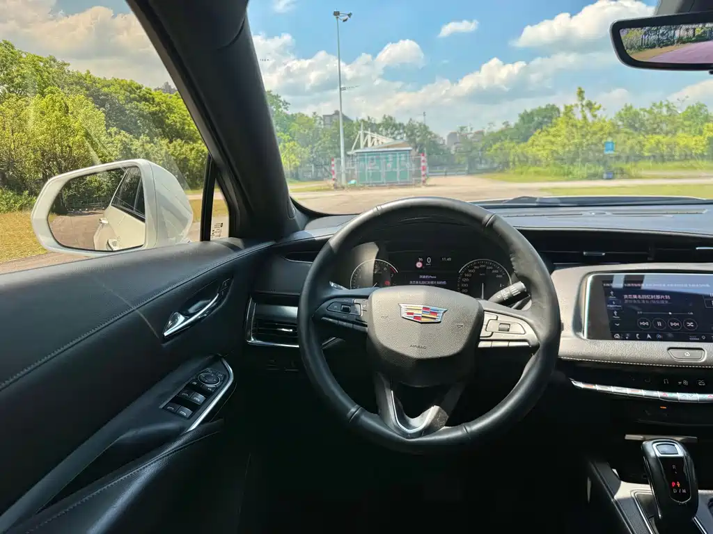 Cadillac XT4 — фото 15