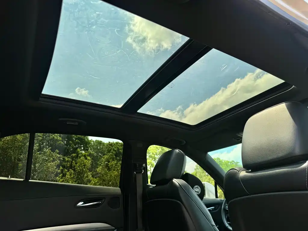 Cadillac XT4 — фото 20