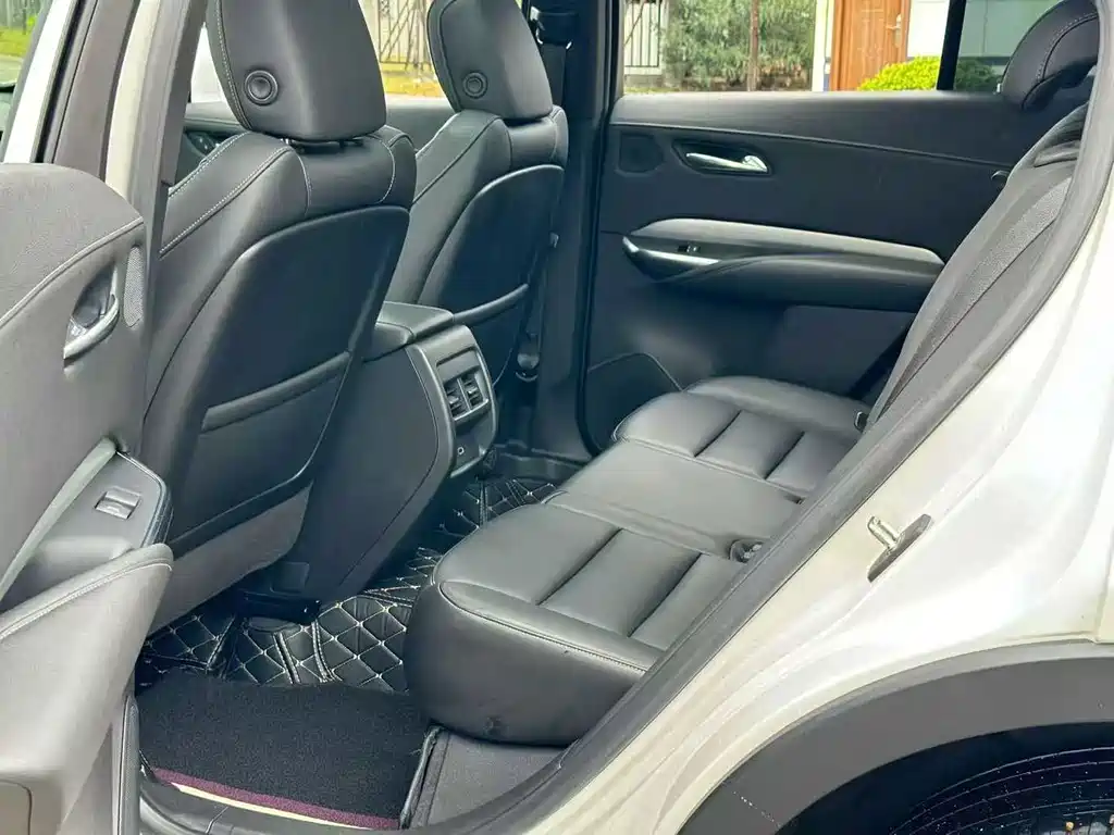 Cadillac XT4 — фото 6