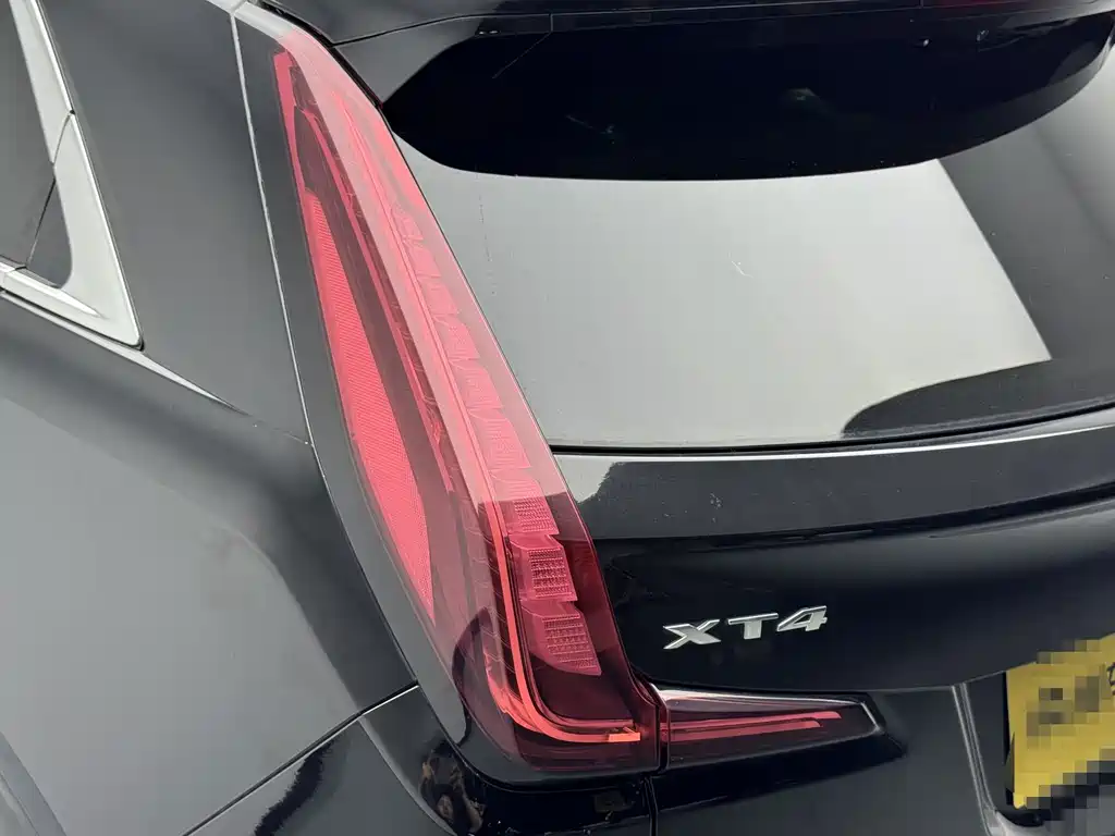 Cadillac XT4 — фото 10