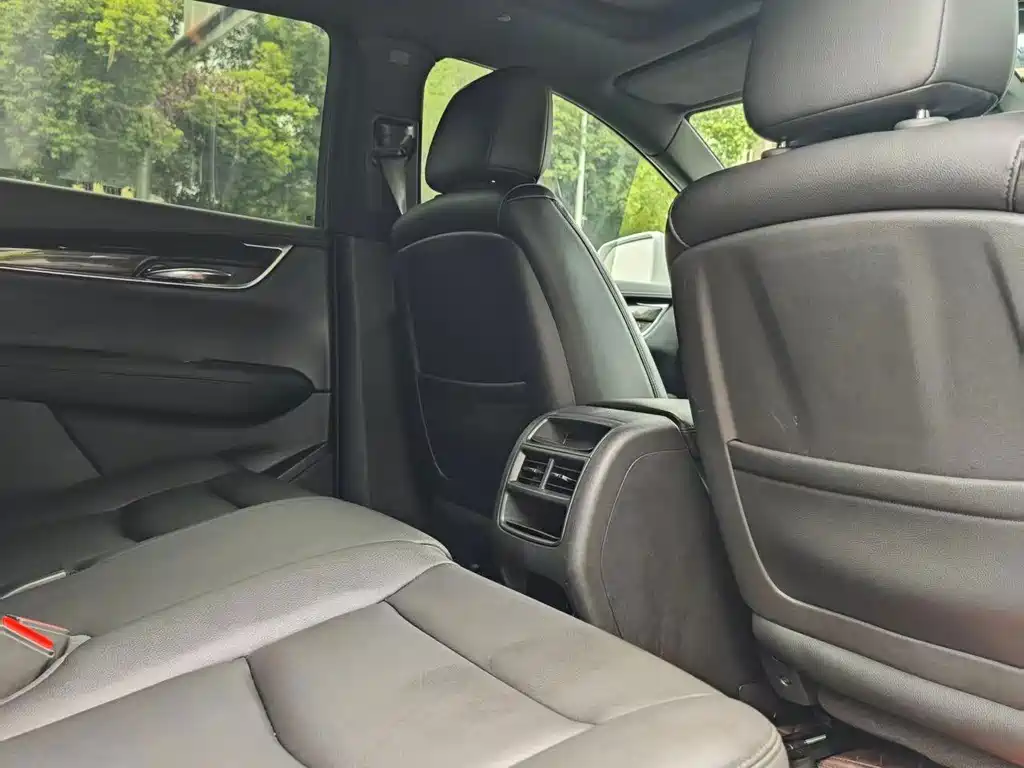 Cadillac XT5 — фото 9