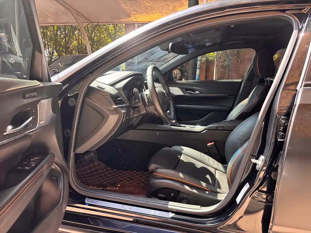 Cadillac CT4 — фото 4