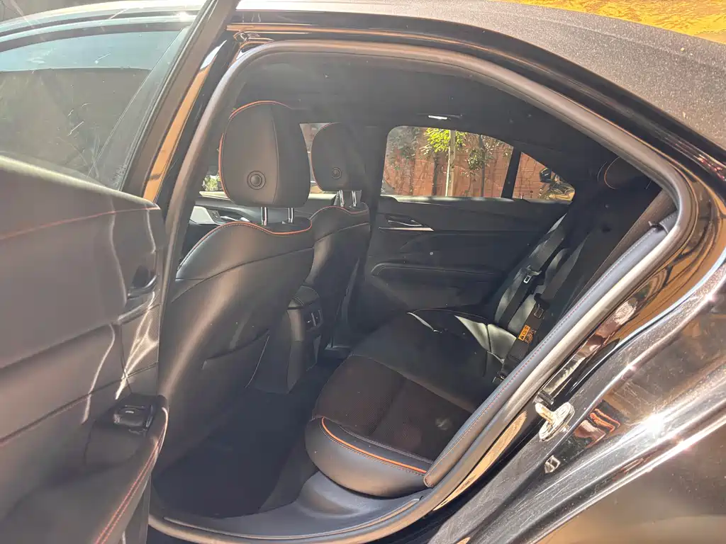 Cadillac CT4 — фото 6